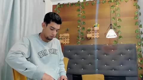 prince_arthur77 online show from January 31, 12:40 pm