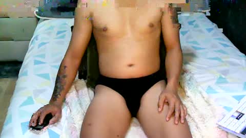 Snapshot of princenavheen chatting on February 16, 5:04 am Prince online show from February 16, 5:04 am