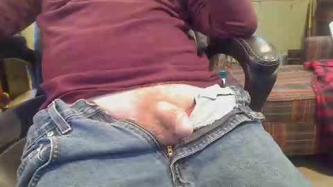 pulltoy1 online show from December 1, 7:39 pm