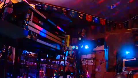 punkrunr083 online show from August 3, 9:04 am