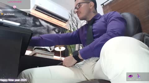 Snapshot of randylukehot chatting on February 12, 5:48 pm randylukehot online show from February 12, 5:48 pm
