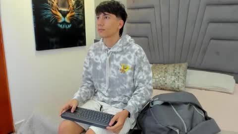 Raphael Nyon online show from February 25, 11:33 am