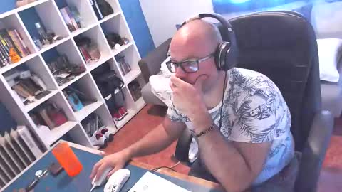 Snapshot of ravingr3d3 chatting on October 10, 10:53 am ravingr3d3 online show from October 10, 10:53 am