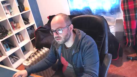 Snapshot of ravingr3d3 chatting on March 7, 9:07 am ravingr3d3 online show from March 7, 9:07 am