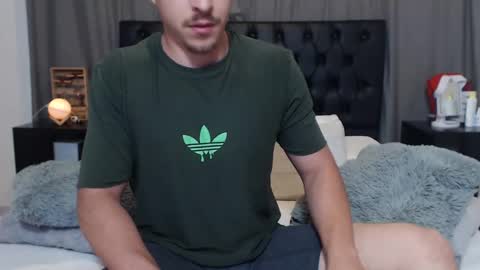 Snapshot of ray_weed chatting on December 17, 12:56 am Ray online show from December 17, 12:56 am