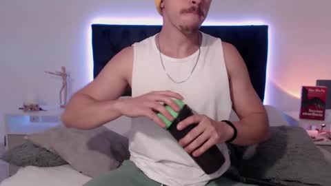 Snapshot of ray_weed chatting on September 10, 11:47 pm Ray online show from September 10, 11:47 pm