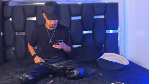 Snapshot of raydevil_ chatting on September 16, 7:14 pm Rayn online show from September 16, 7:14 pm