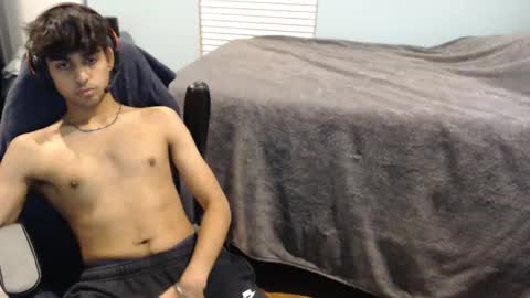 raymondg8596 online show from February 25, 3:42 am