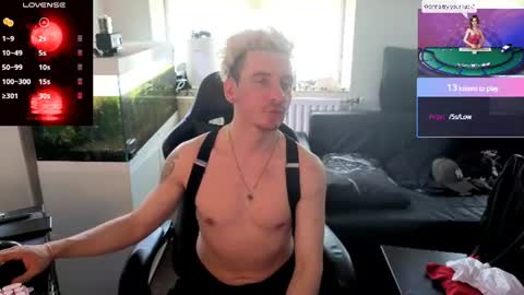 Rayzel White online show from July 2, 12:11 pm