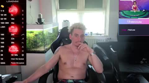 Rayzel White online show from June 4, 5:52 pm