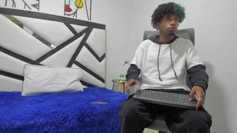 redbryan_ebano online show from October 20, 7:18 pm