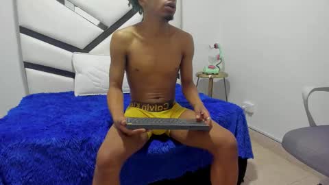 redbryan_ebano online show from October 16, 7:44 pm