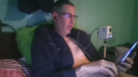 reyes_albert2006 online show from April 19, 3:44 pm