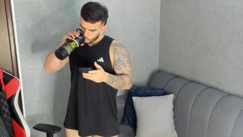 ricardogonzalez666 online show from January 3, 11:44 pm