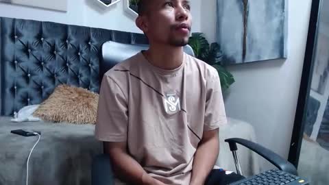 richar_voller online show from October 6, 11:15 am