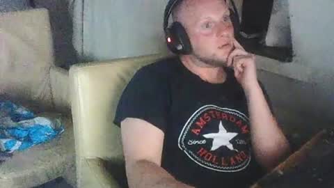 richardd110011 online show from June 22, 11:31 pm
