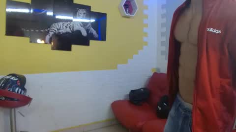 Snapshot of rickcumhot13 chatting on February 12, 6:51 pm rickcumhot13 online show from February 12, 6:51 pm