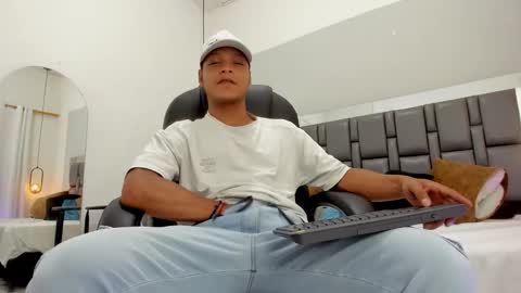 Ricky  online show from December 1, 8:56 pm