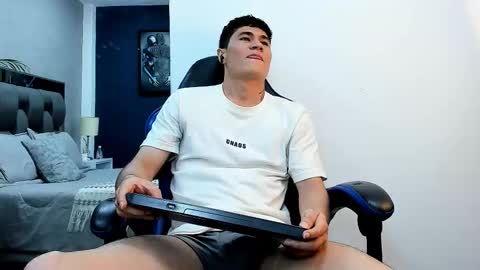 Roan Birkin online show from December 18, 10:50 pm