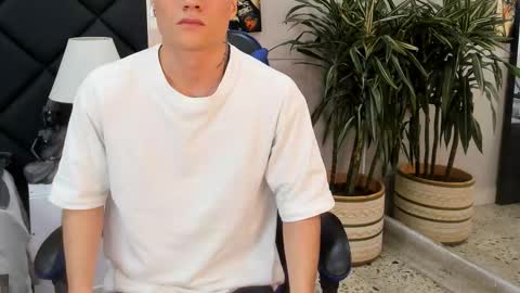 Roan Birkin online show from March 18, 9:07 pm