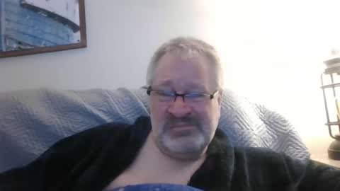 rob872217 online show from April 4, 5:15 am