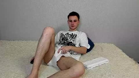 robert10211 online show from March 30, 8:59 am