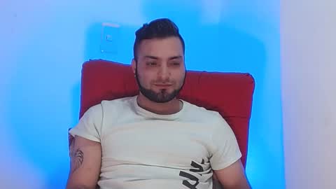 Snapshot of robert_leroy chatting on December 15, 1:32 pm Stiven - online show from December 15, 1:32 pm