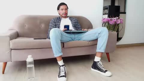 roby_millerr online show from November 18, 7:28 pm