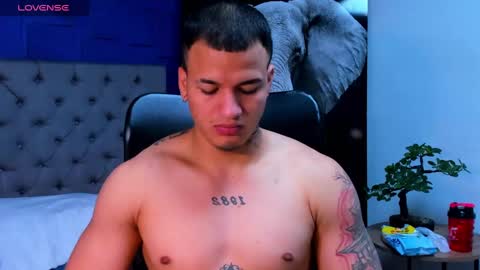 rocco_santos online show from October 6, 11:42 pm