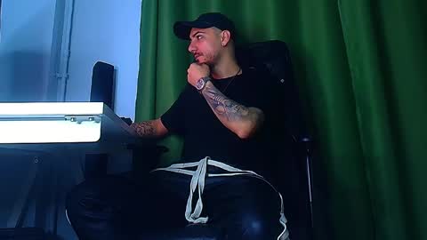 romaniamaster1 online show from April 2, 5:48 am