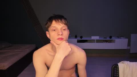 Snapshot of romeo_mercy chatting on December 18, 2:53 am Romeo online show from December 18, 2:53 am