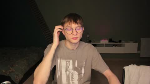 Snapshot of romeo_mercy chatting on December 18, 10:24 pm Romeo online show from December 18, 10:24 pm