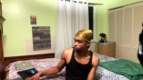 Snapshot of romeotyn chatting on February 24, 2:08 am romeotyn online show from February 24, 2:08 am