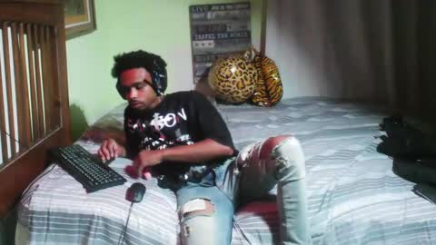 Snapshot of romeotyn chatting on October 16, 11:02 pm romeotyn online show from October 16, 11:02 pm