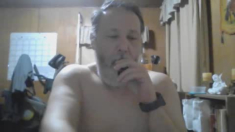 Snapshot of rosepanda chatting on February 27, 9:32 am Lost4gain online show from February 27, 9:32 am