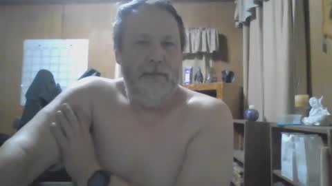 Snapshot of rosepanda chatting on February 4, 11:38 am Lost4gain online show from February 4, 11:38 am