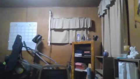 Snapshot of rosepanda chatting on February 8, 1:32 am Lost4gain online show from February 8, 1:32 am