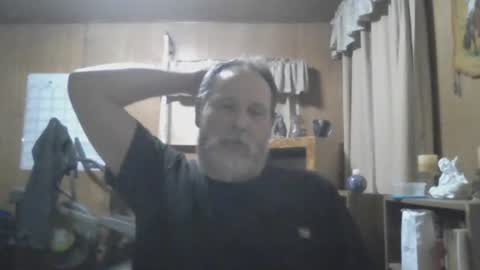Snapshot of rosepanda chatting on January 3, 2:32 am Lost4gain online show from January 3, 2:32 am