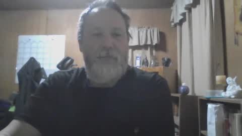 Snapshot of rosepanda chatting on January 1, 9:07 am Lost4gain online show from January 1, 9:07 am