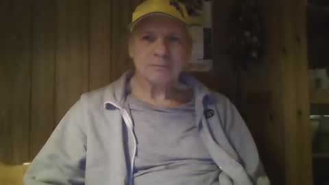 roses2u1958 online show from December 17, 6:02 am