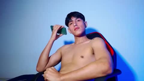 rowanboy23 online show from November 18, 2:37 am