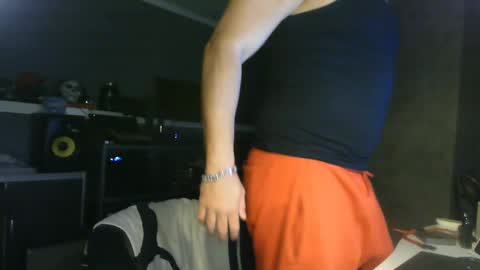 Snapshot of ruffi77 chatting on March 8, 2:10 am Chico que rico Caliente online show from March 8, 2:10 am