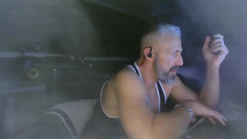 Snapshot of ruffi77 chatting on February 22, 12:38 am Chico que rico Caliente online show from February 22, 12:38 am