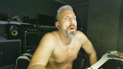 Snapshot of ruffi77 chatting on January 19, 11:01 am Chico que rico Caliente online show from January 19, 11:01 am