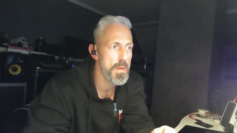 Snapshot of ruffi77 chatting on February 2, 9:13 pm Chico que rico Caliente online show from February 2, 9:13 pm