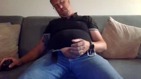 runner_1978 online show from September 9, 9:35 pm