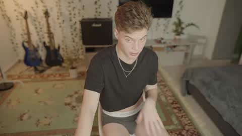 rusbradpitt online show from December 19, 3:31 pm