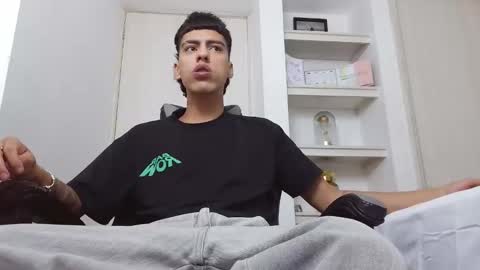  R U S S E L L  online show from February 7, 10:26 pm