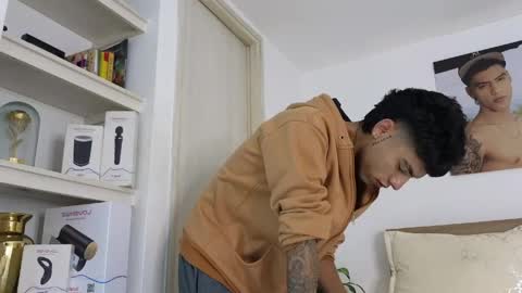  R U S S E L L  online show from March 30, 11:50 pm