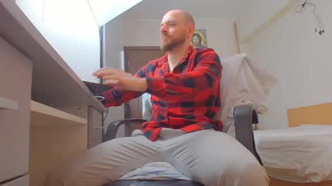 Ryanstone  online show from April 3, 5:26 am